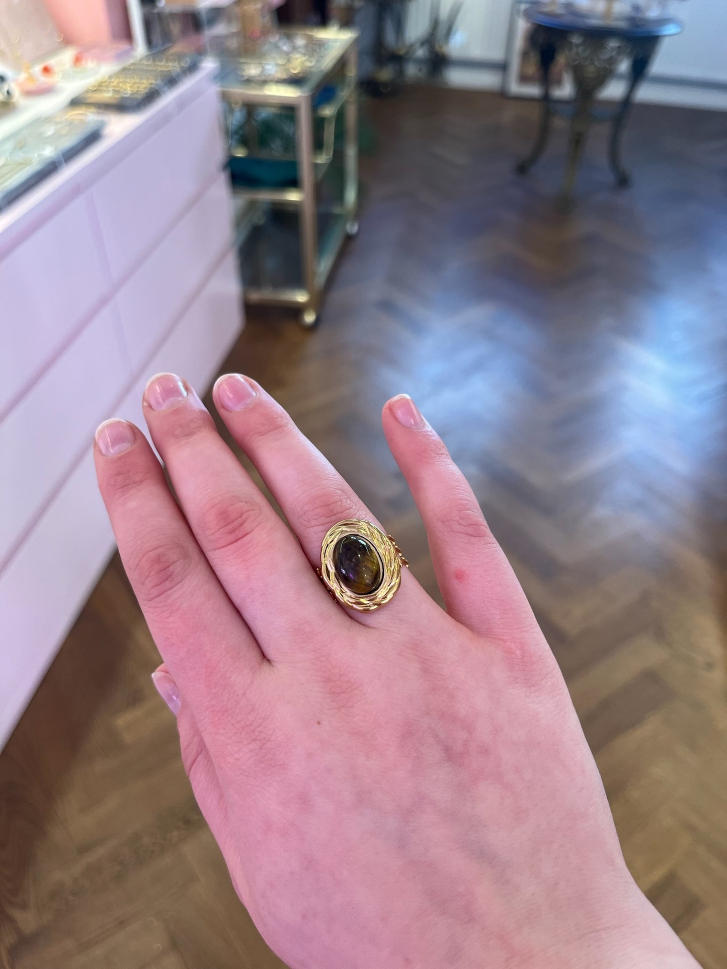 Ring Tigers eye Open