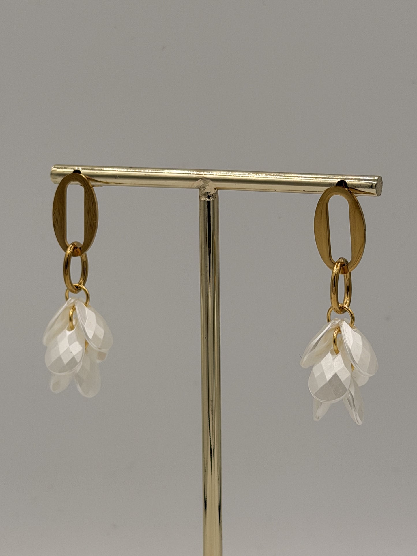 Oorbel Dangly Pearls Gold