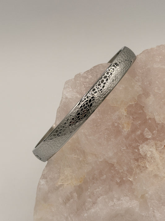 Armband bangle pattern vlekjes dik zilver