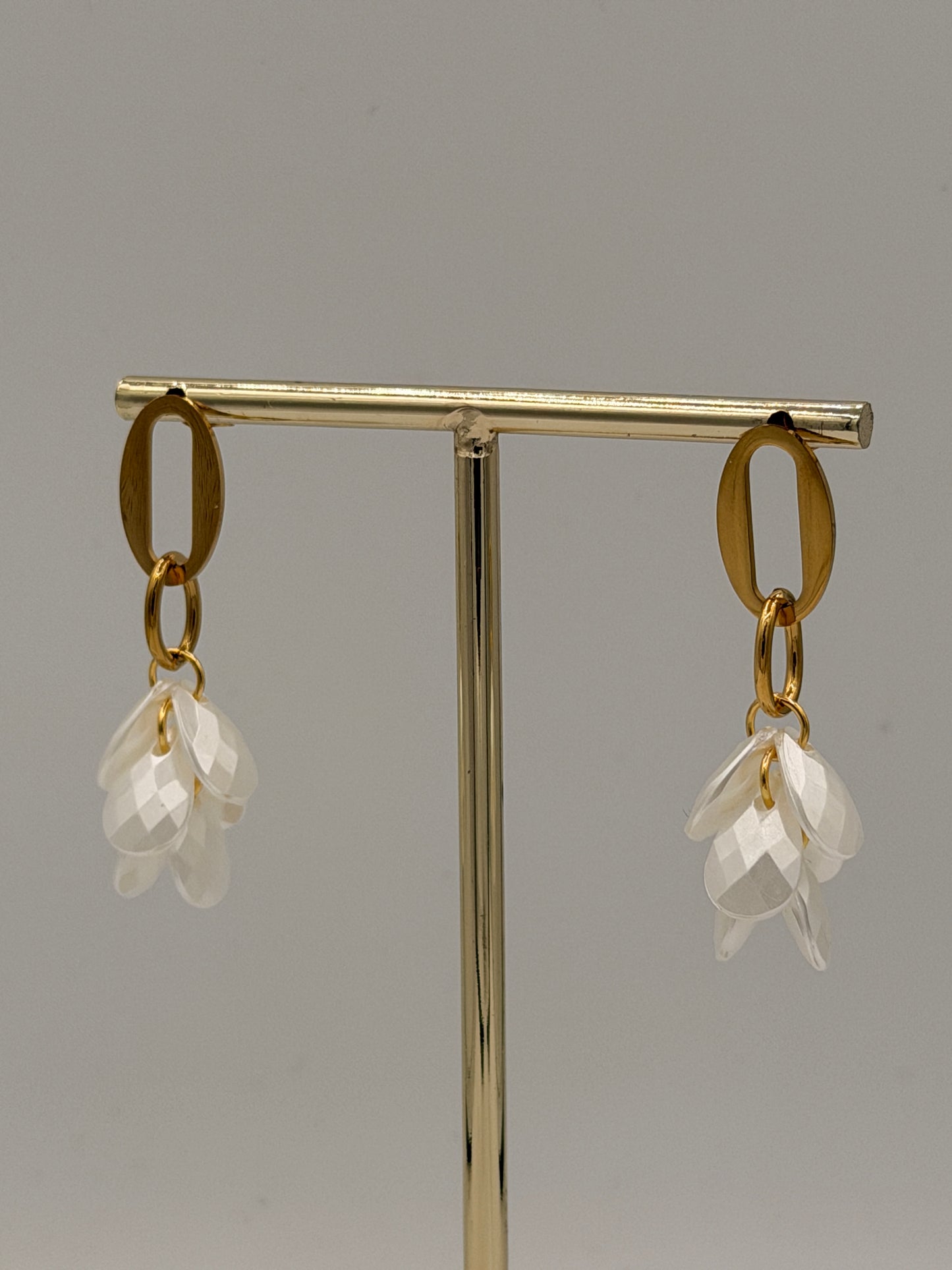 Oorbel Dangly Pearls Gold